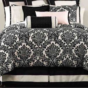 Black + white damask bedding for queen bed.